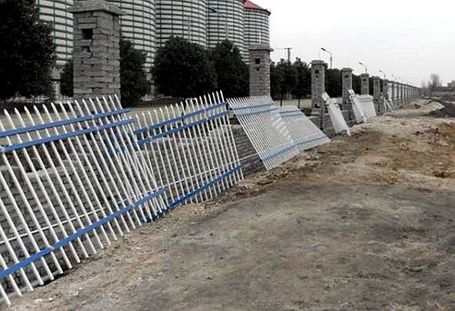 锌钢围墙护栏安装